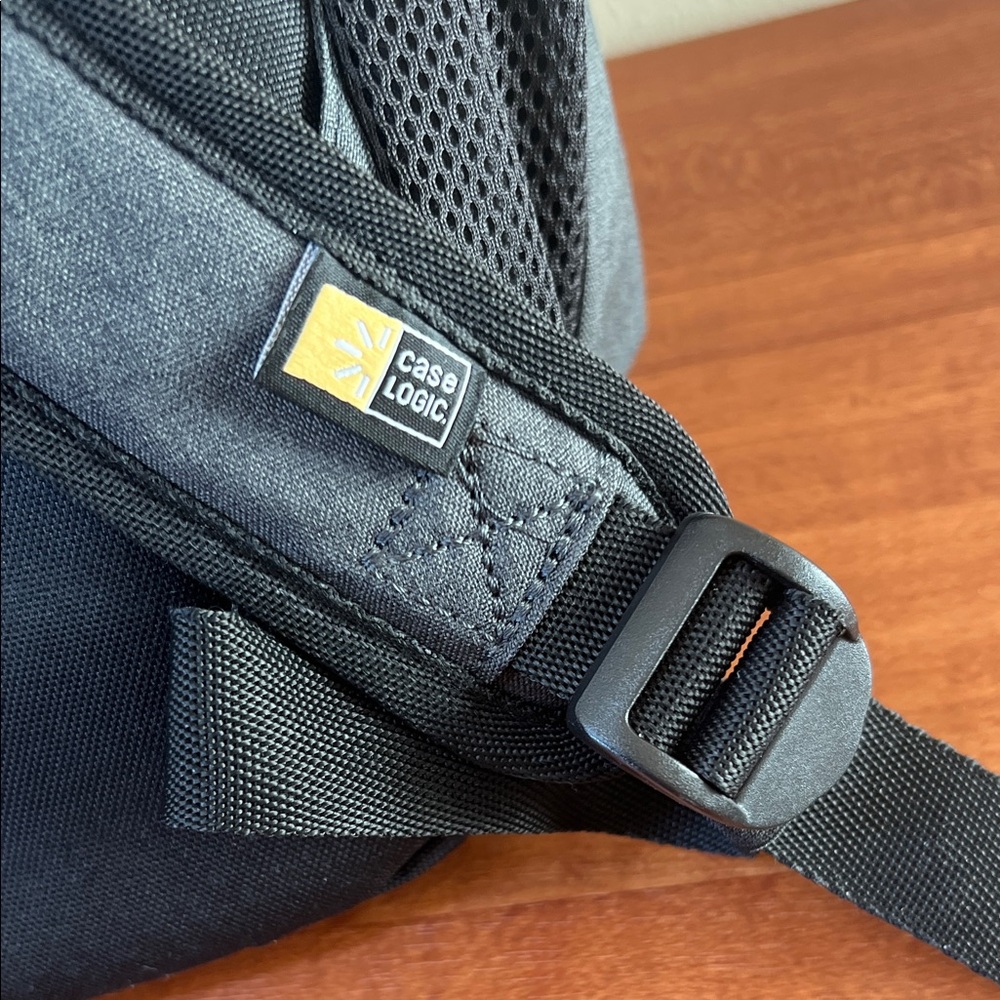 Leed's Case Logic Gray 18" Backpack - Picture 8 of 8